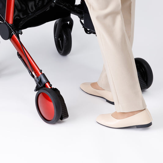 Elektrischer Rollator bei MS: Romiro RT.3 mit Schiebe- und Bremshilfe